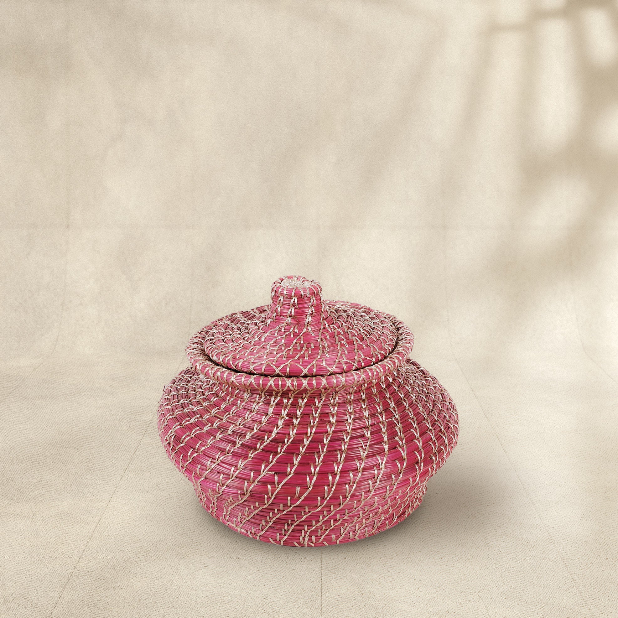Handmade Matka Pine Storage Basket with Lid (Natural/Magenta/Green)
