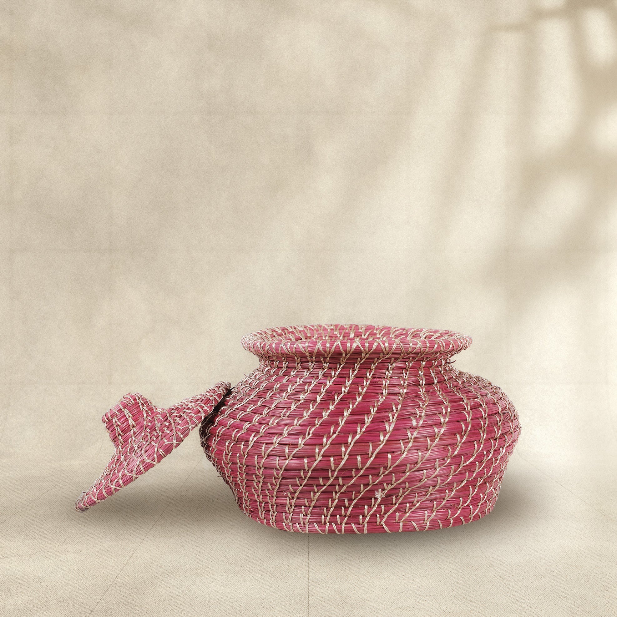 Handmade Matka Pine Storage Basket with Lid (Natural/Magenta/Green)