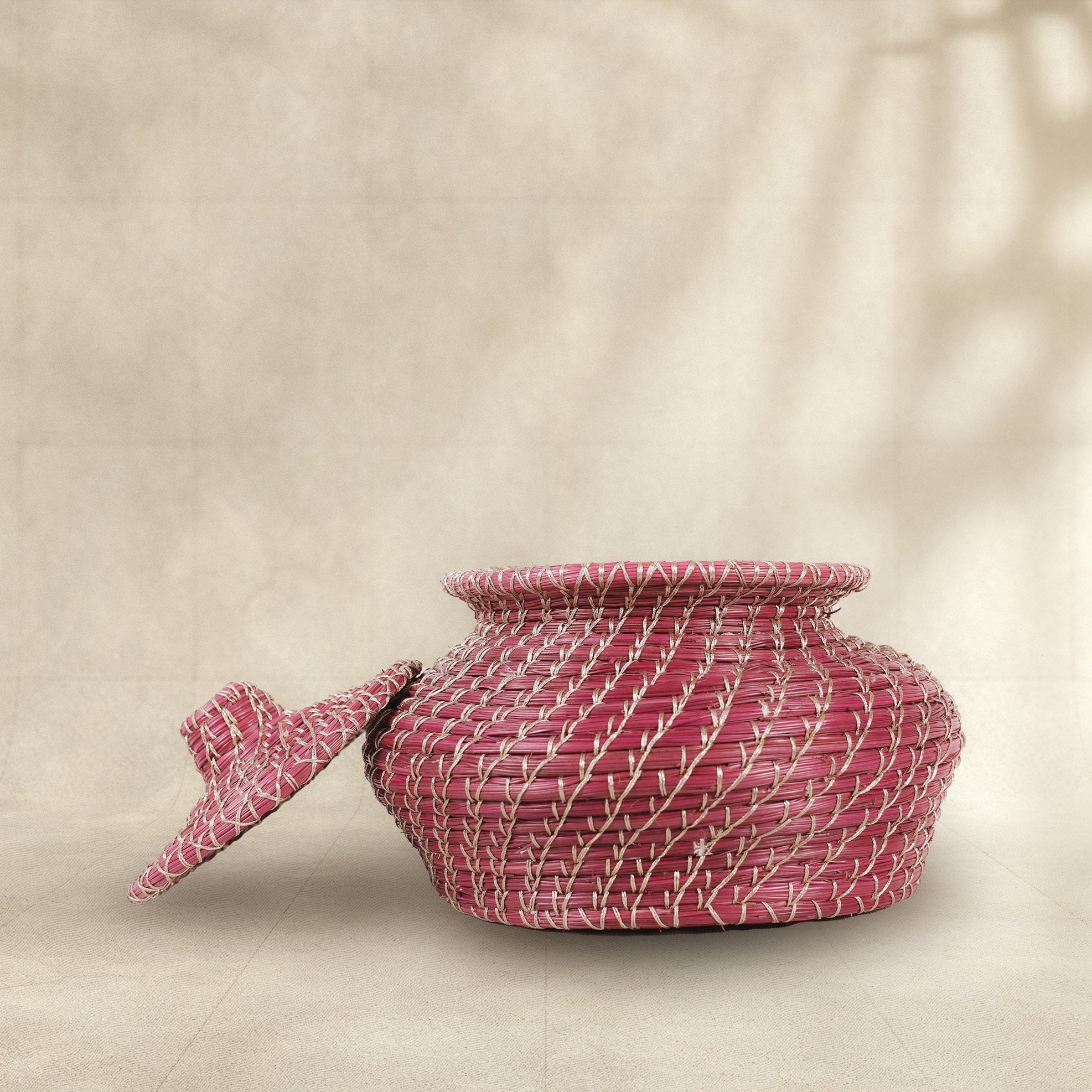 Handmade Matka Pine Storage Basket with Lid (Natural/Magenta/Green)