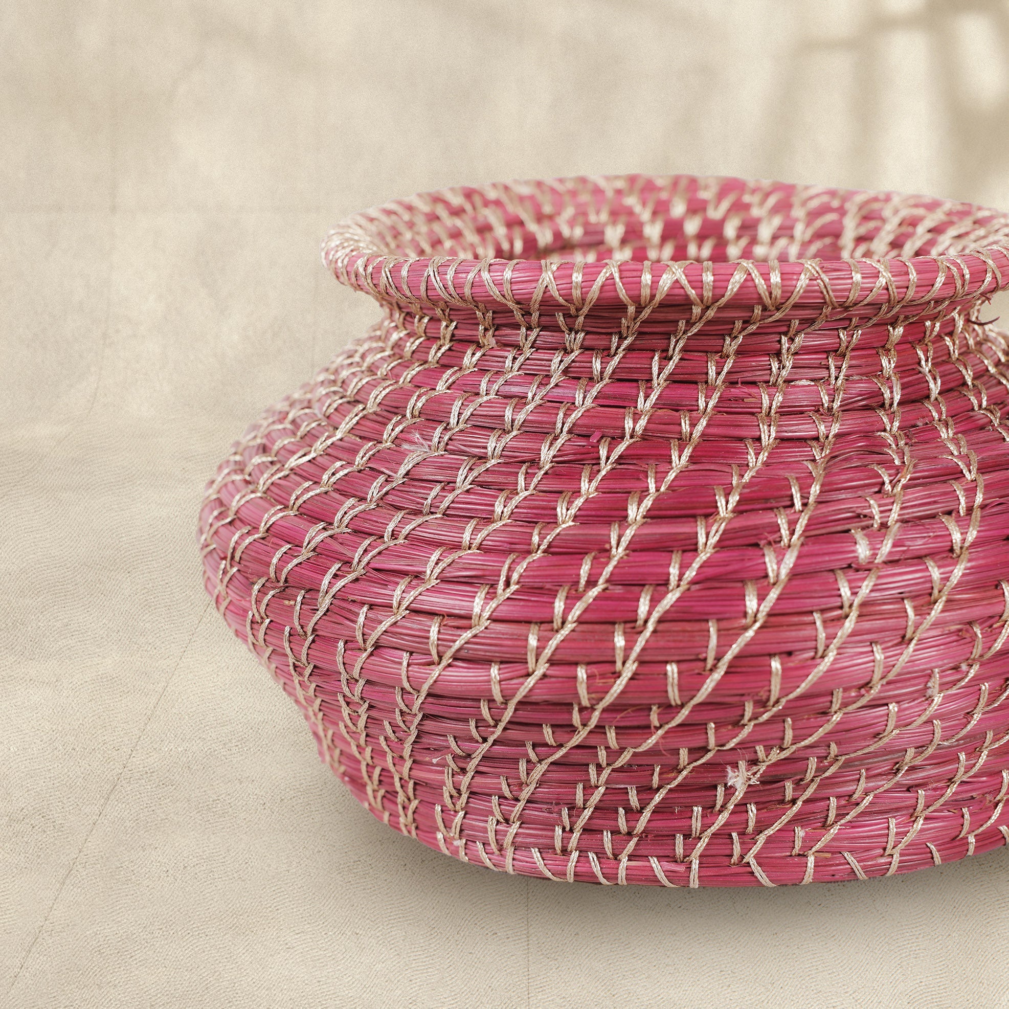 Handmade Matka Pine Storage Basket with Lid (Natural/Magenta/Green)