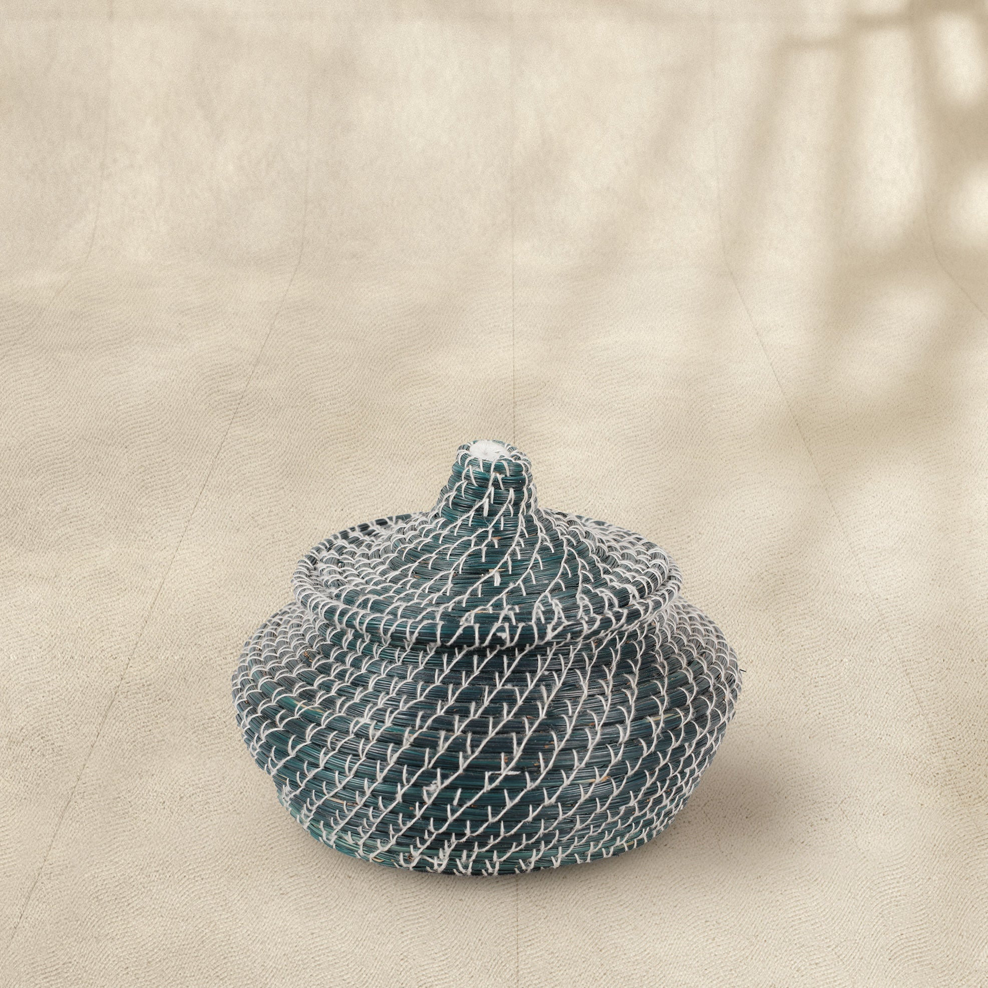 Handmade Matka Pine Storage Basket with Lid (Natural/Magenta/Green)