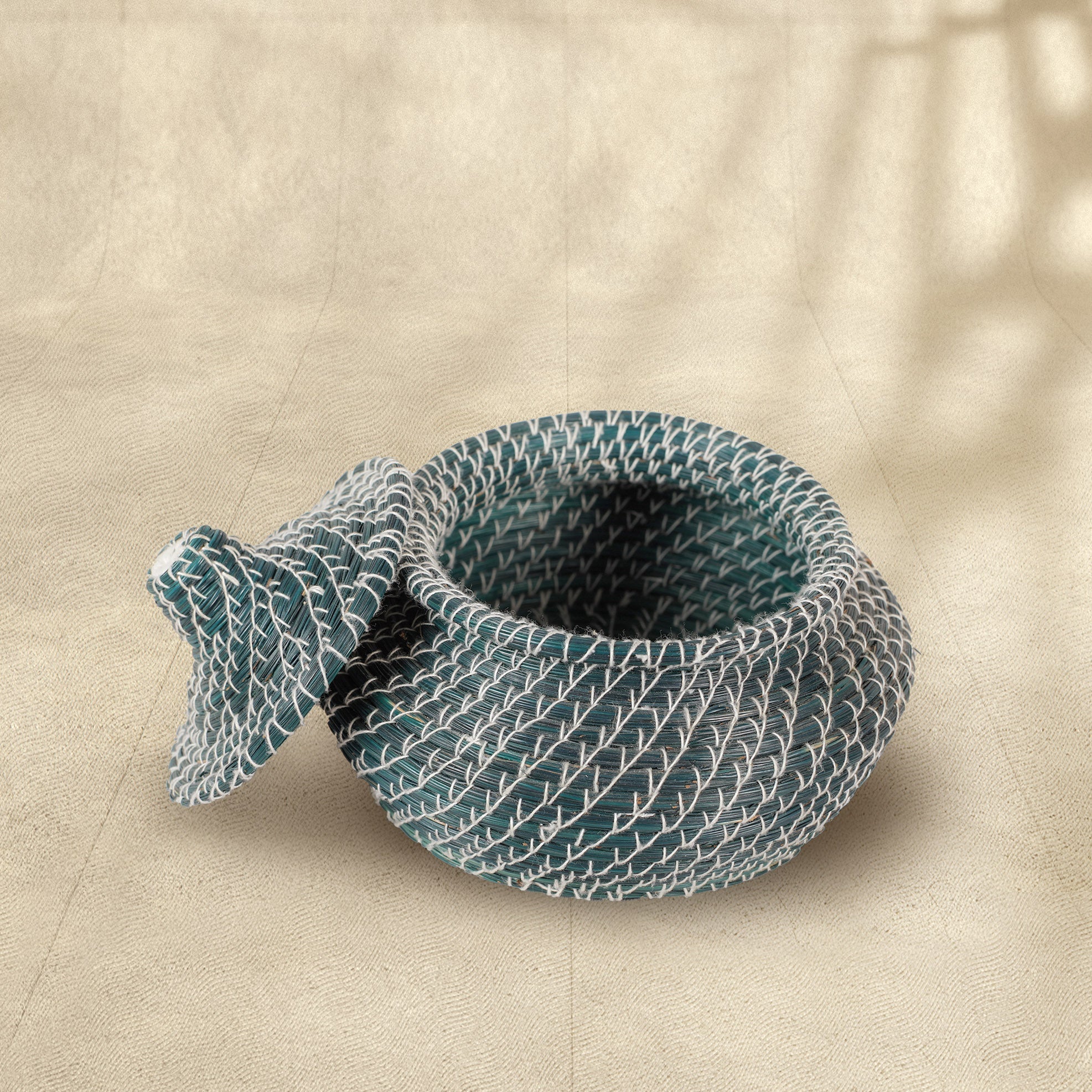 Handmade Matka Pine Storage Basket with Lid (Natural/Magenta/Green)