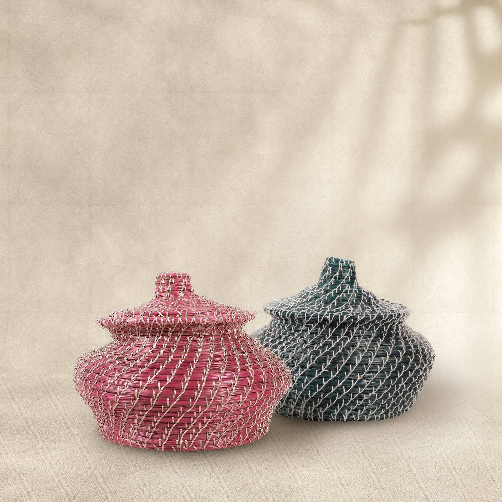 Handmade Matka Pine Storage Basket with Lid (Natural/Magenta/Green)