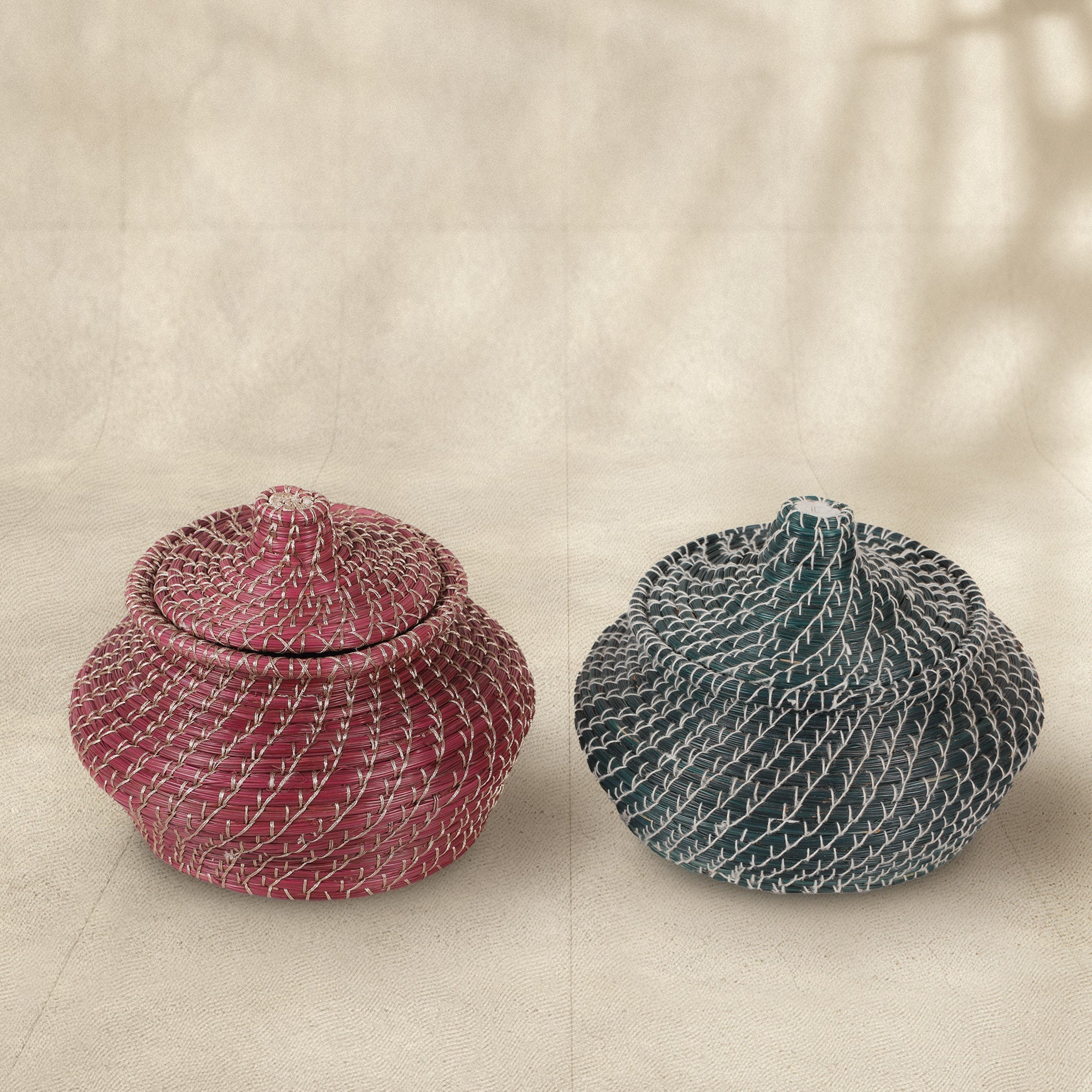 Handmade Matka Pine Storage Basket with Lid (Natural/Magenta/Green)