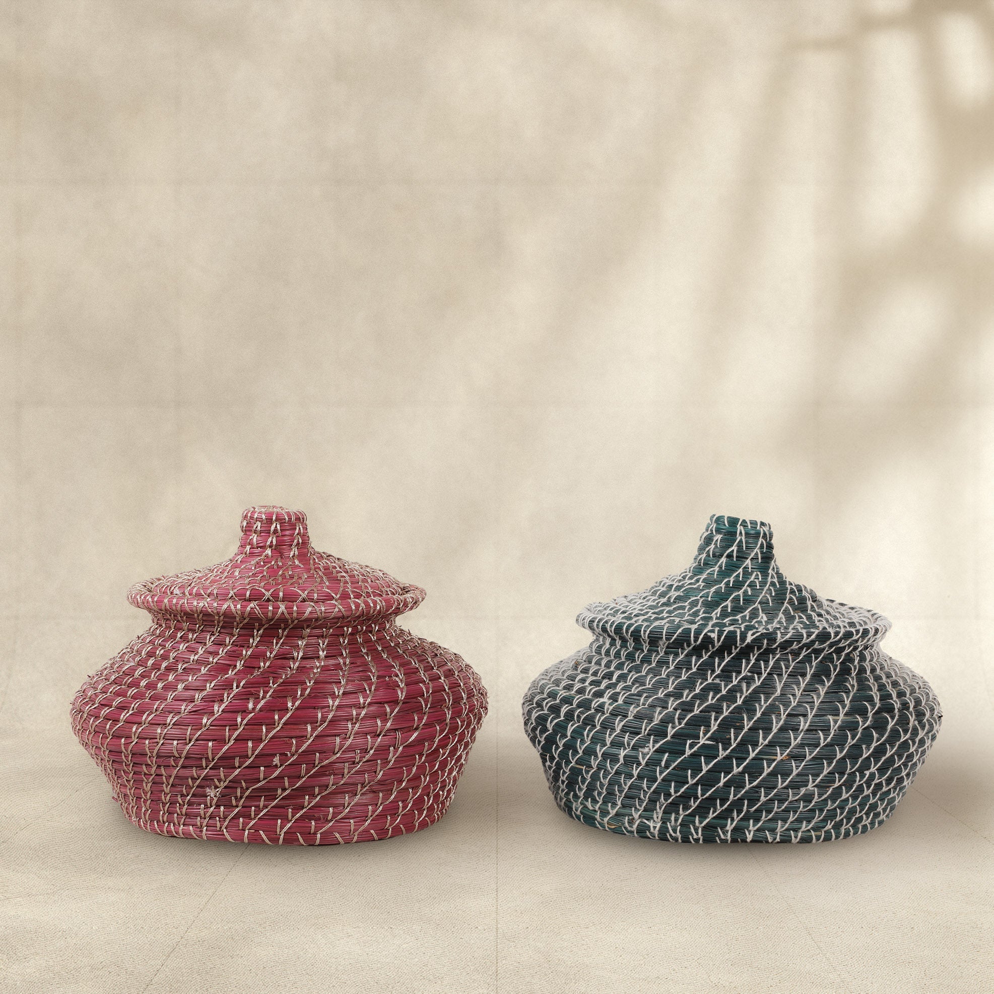 Handmade Matka Pine Storage Basket with Lid (Natural/Magenta/Green)
