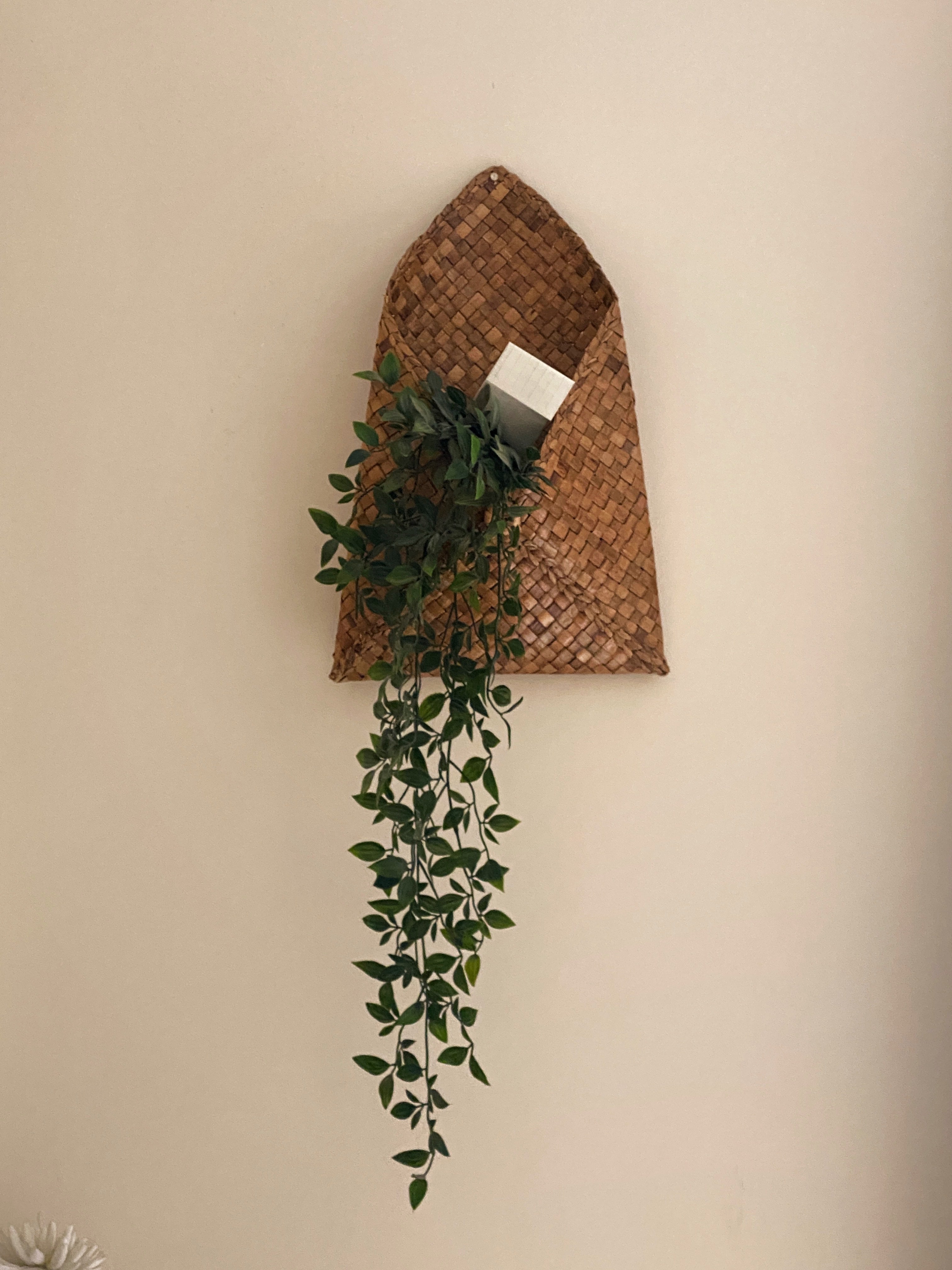 Meteka Magazine Holder